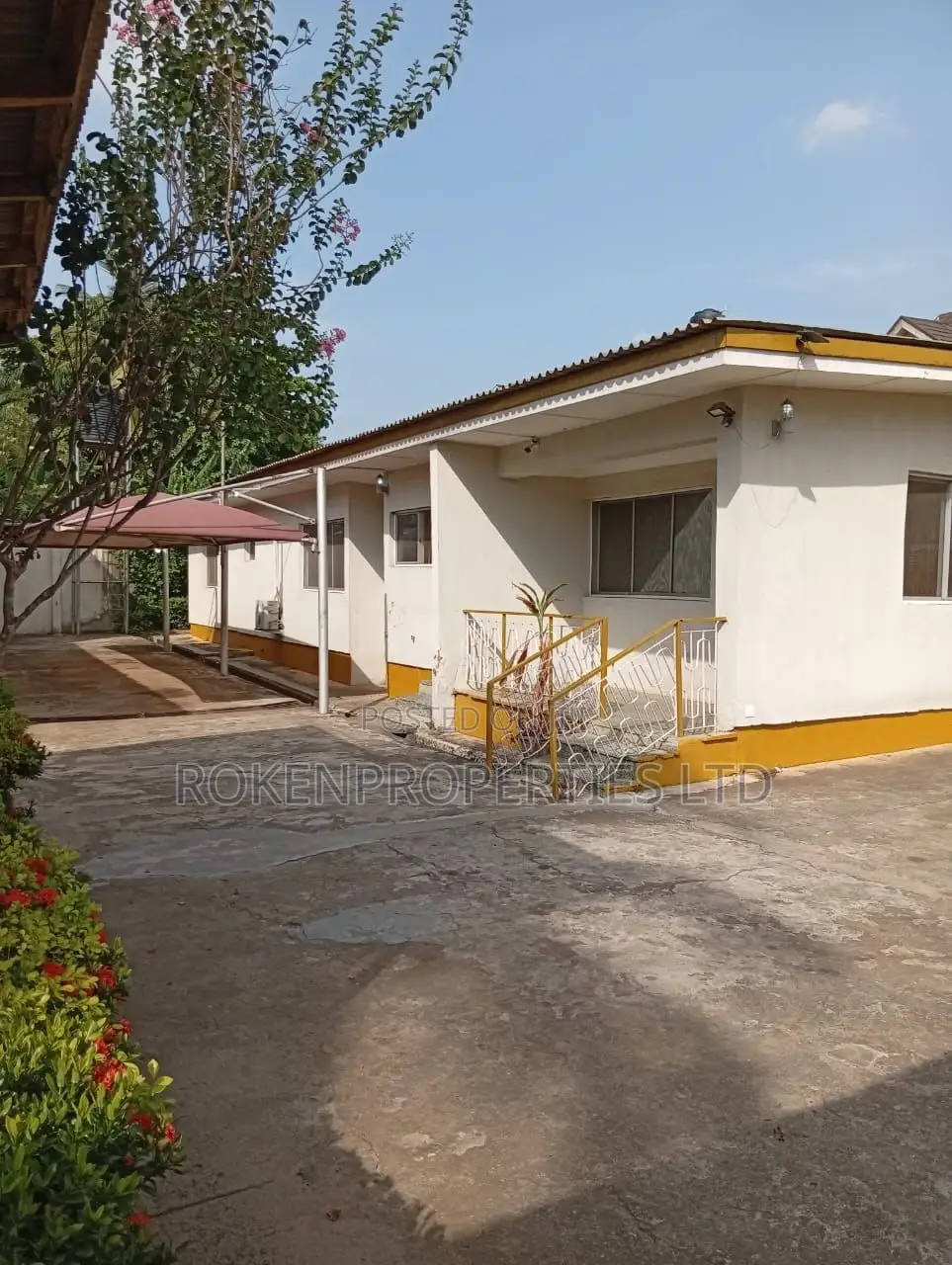 6bdrm Bungalow in Arigidi Estate, Bodija for sale in Bodija