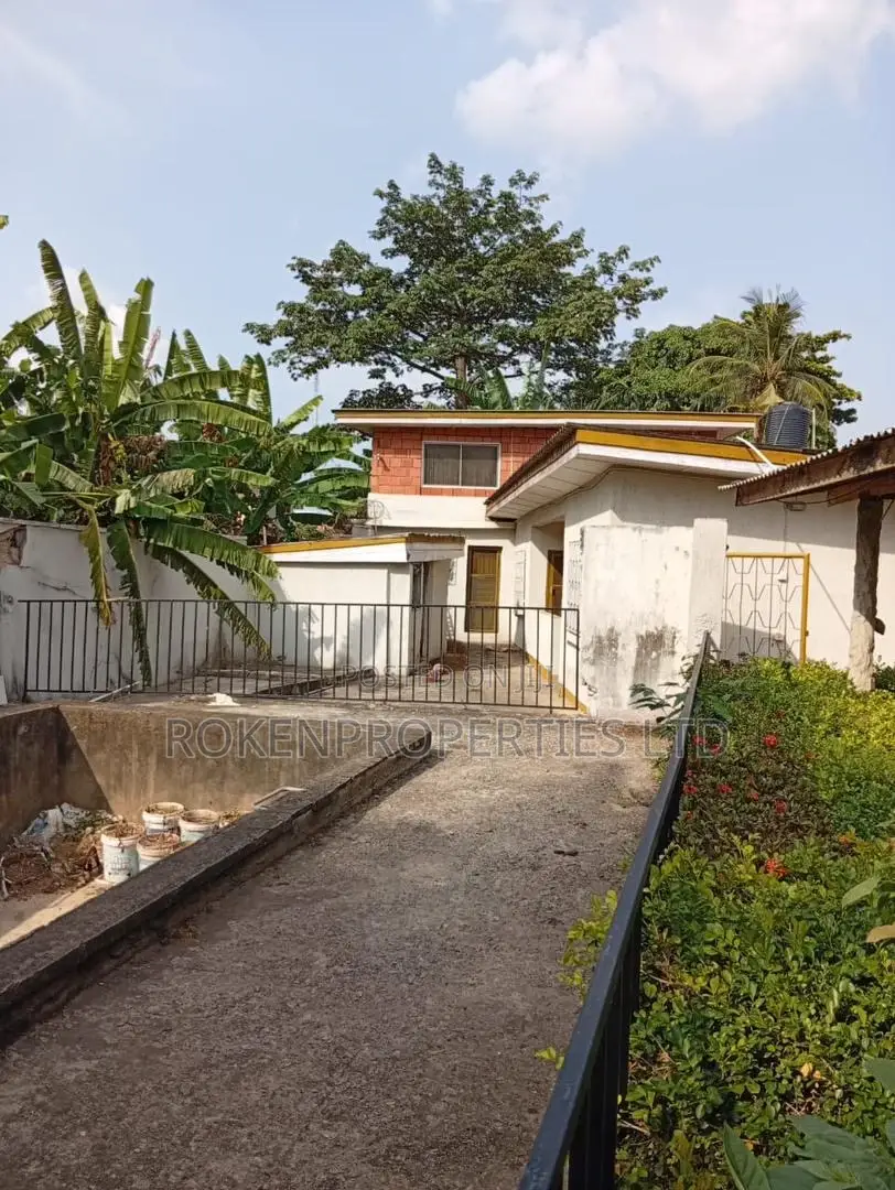 6bdrm Bungalow in Arigidi Estate, Bodija for sale in Bodija