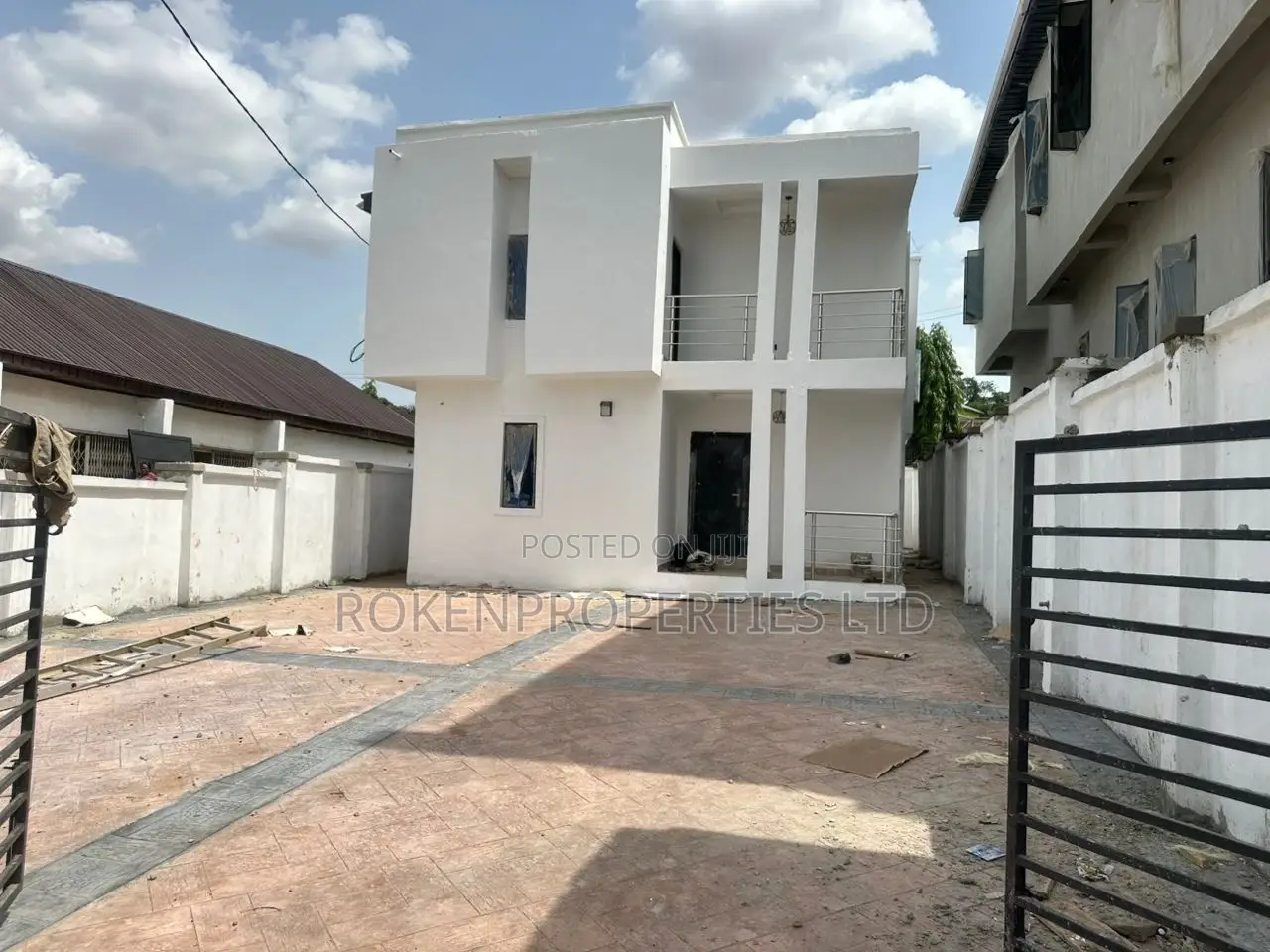 4bdrm Duplex in Agodi Gra for sale in Agodi