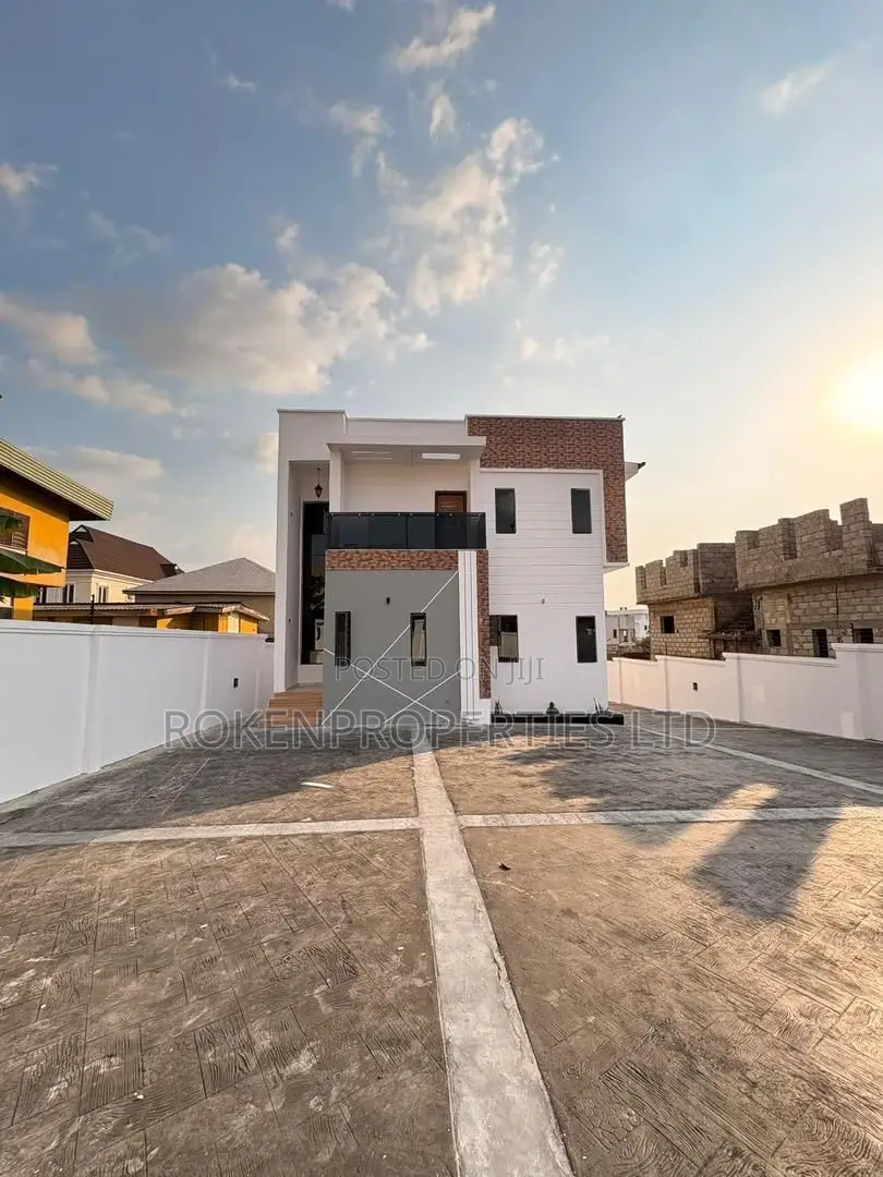 4bdrm Duplex in Palm Garden Estate, for sale in Oluyole Estate