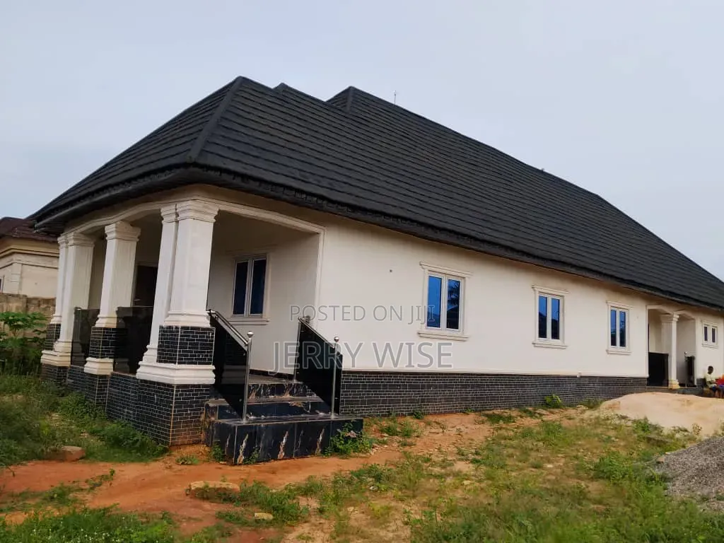 5bdrm Block of Flats in Agent Jerry Wise, Ikpoba-Okha for sale in Ikpoba-Okha