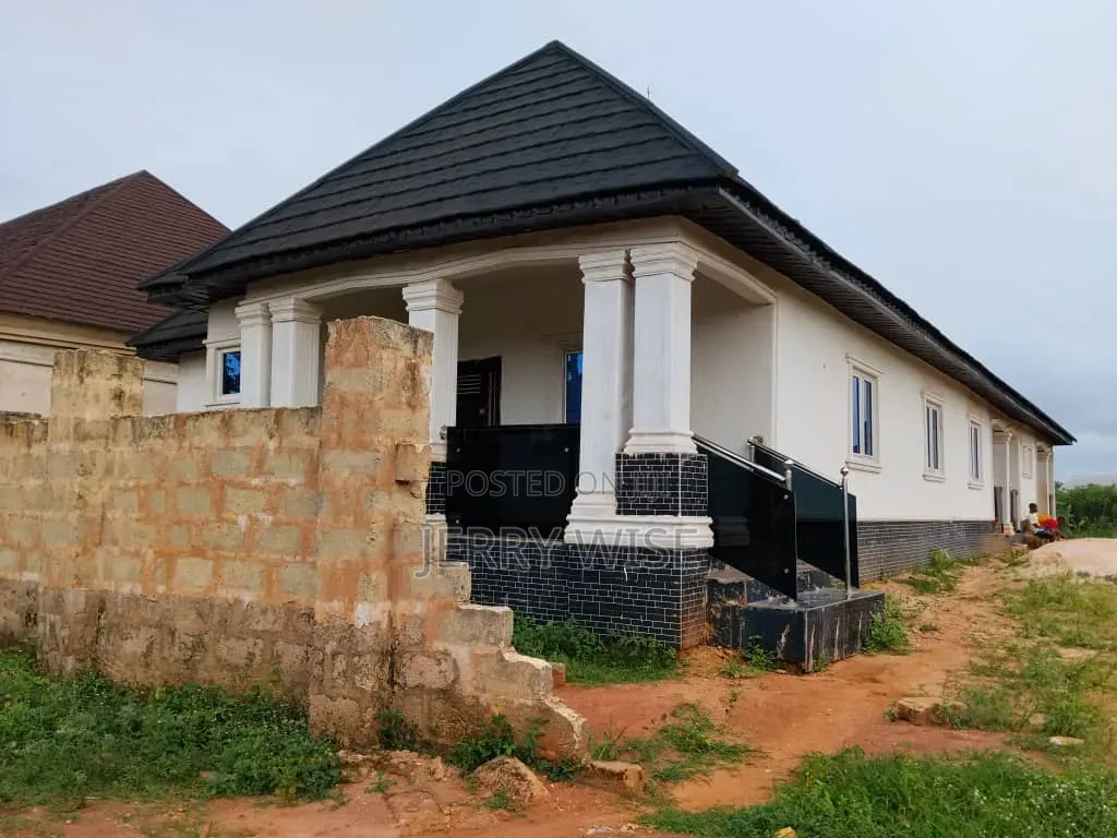 5bdrm Block of Flats in Agent Jerry Wise, Ikpoba-Okha for sale in Ikpoba-Okha