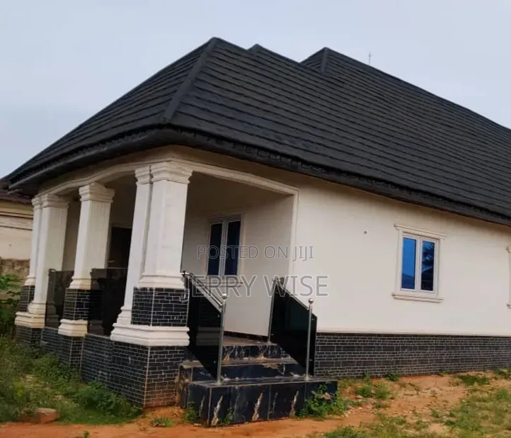 5bdrm Block of Flats in Agent Jerry Wise, Ikpoba-Okha for sale in Ikpoba-Okha