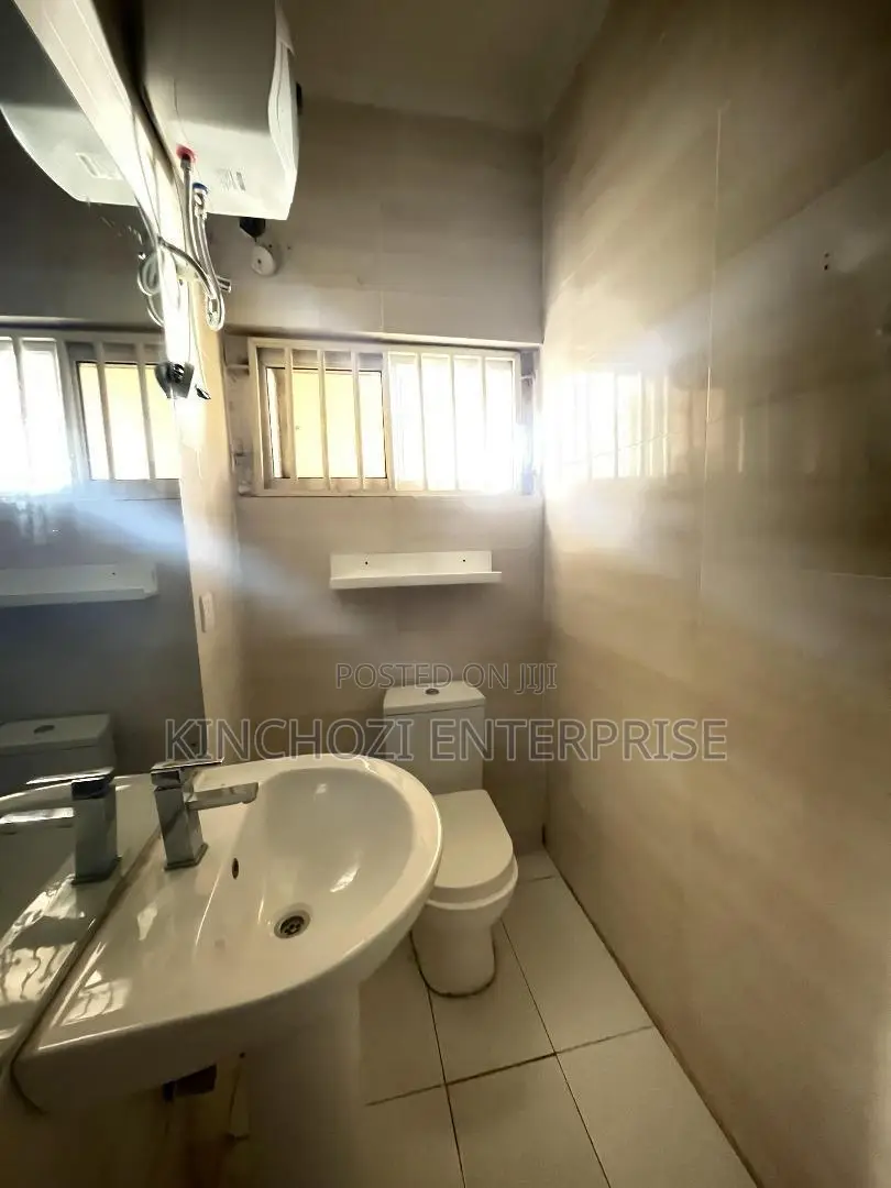 3bdrm Penthouse in Cardogan Estate, Osapa london for sale in Osapa london