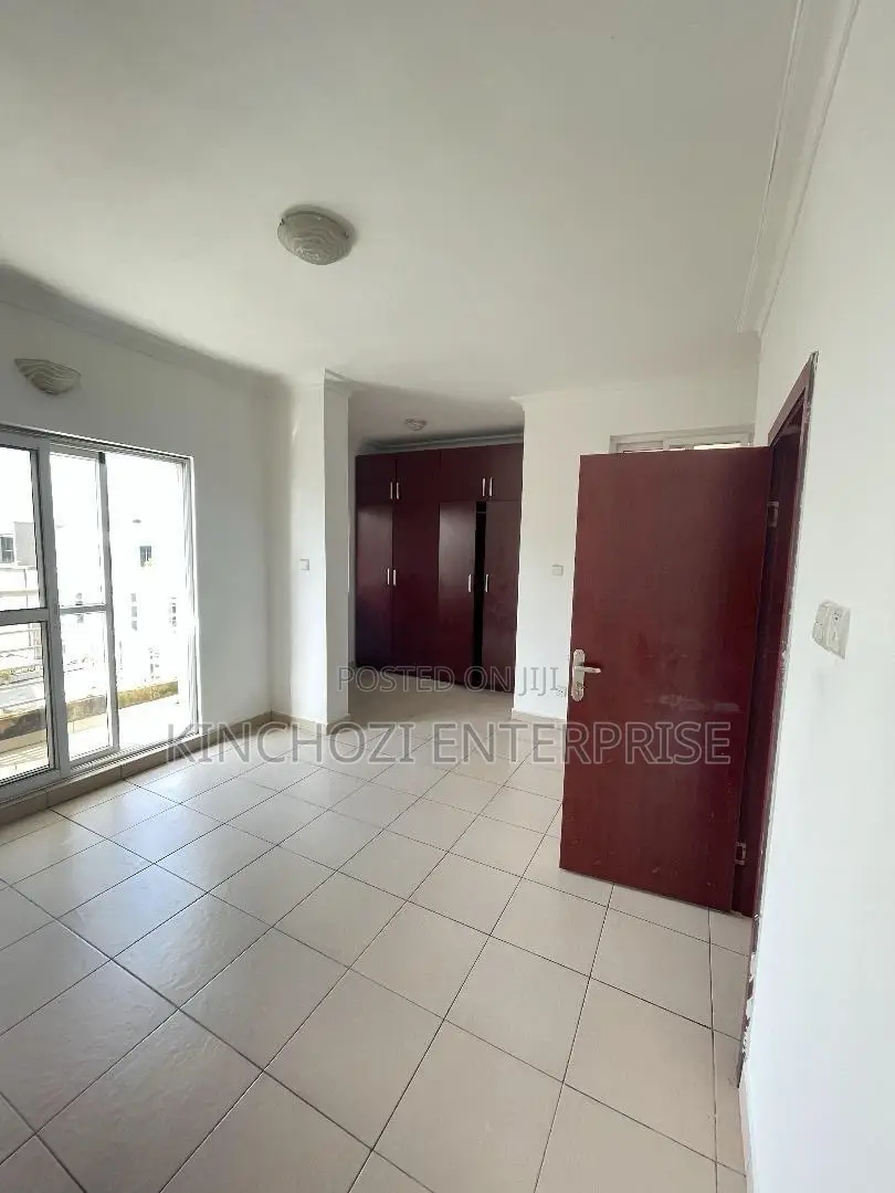 3bdrm Penthouse in Cardogan Estate, Osapa london for sale in Osapa london