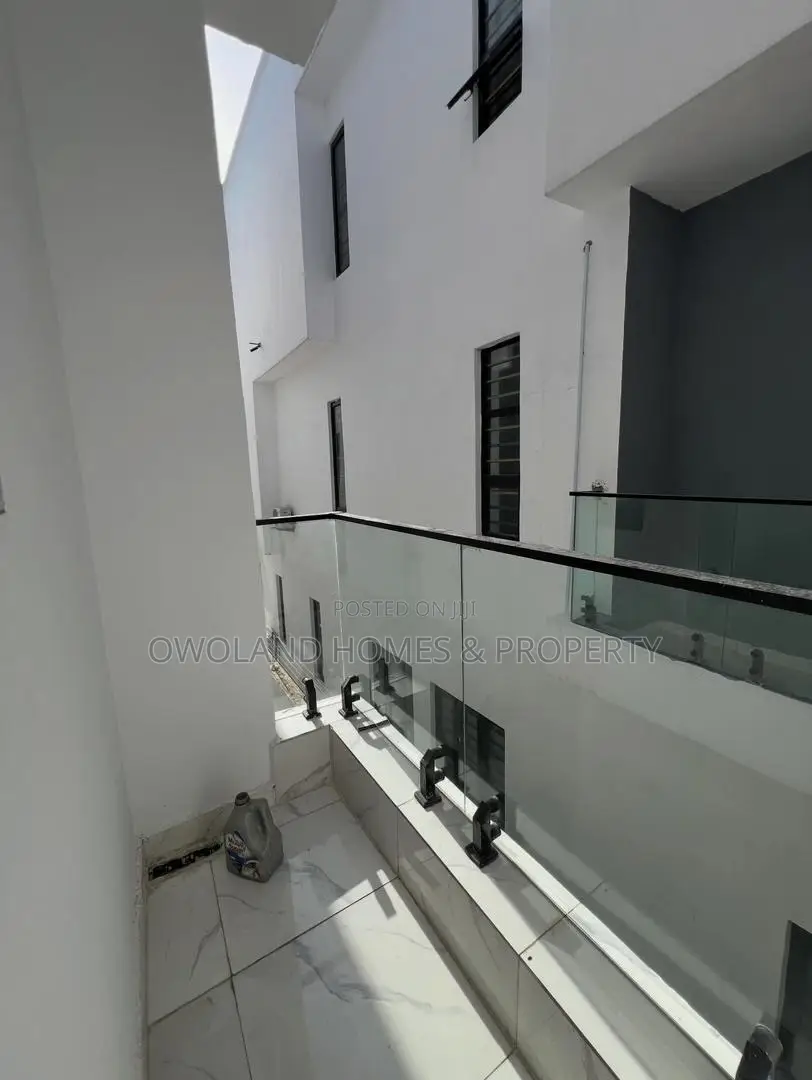 5bdrm Duplex in Ologolo for rent in Ologolo