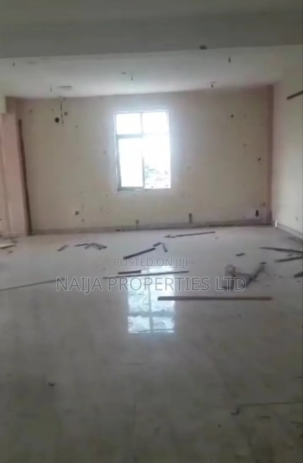 180sqm Open Plan Space Directly on the Express at Lakowe for Rent in Lakowe