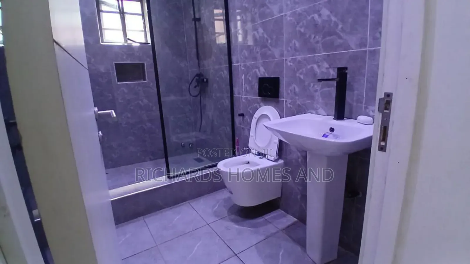 3bdrm Block of Flats in U3 Estate, Lekki Phase 1 for rent in Lekki Phase 1
