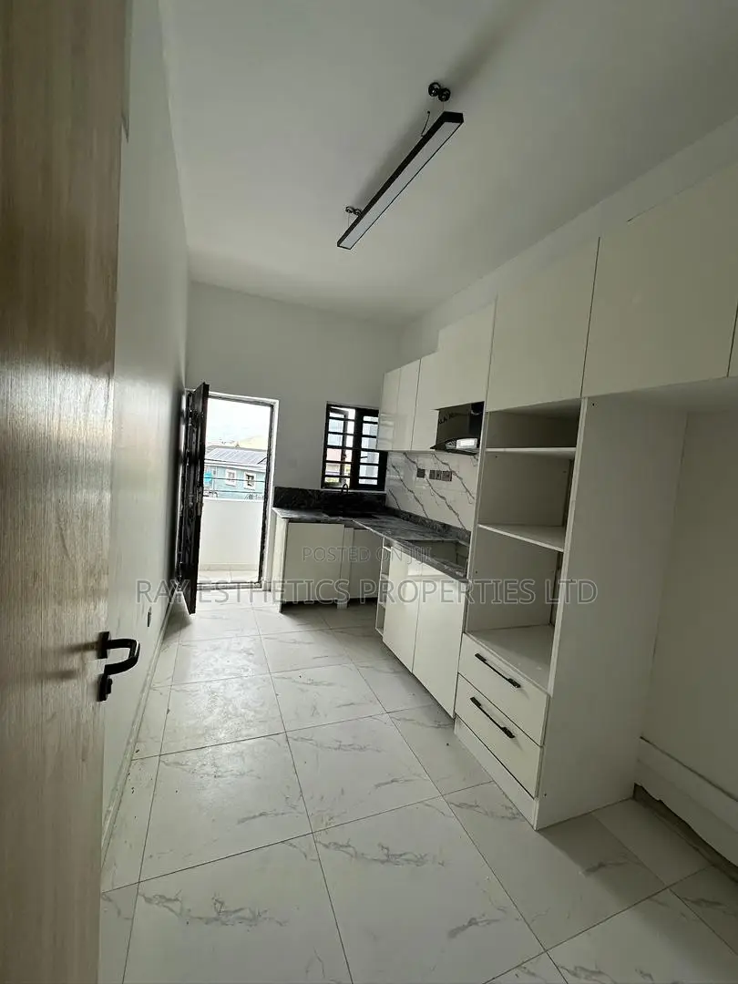 2bdrm Block of Flats in Alpha Beach Road, Igbo-efon for sale in Igbo-efon