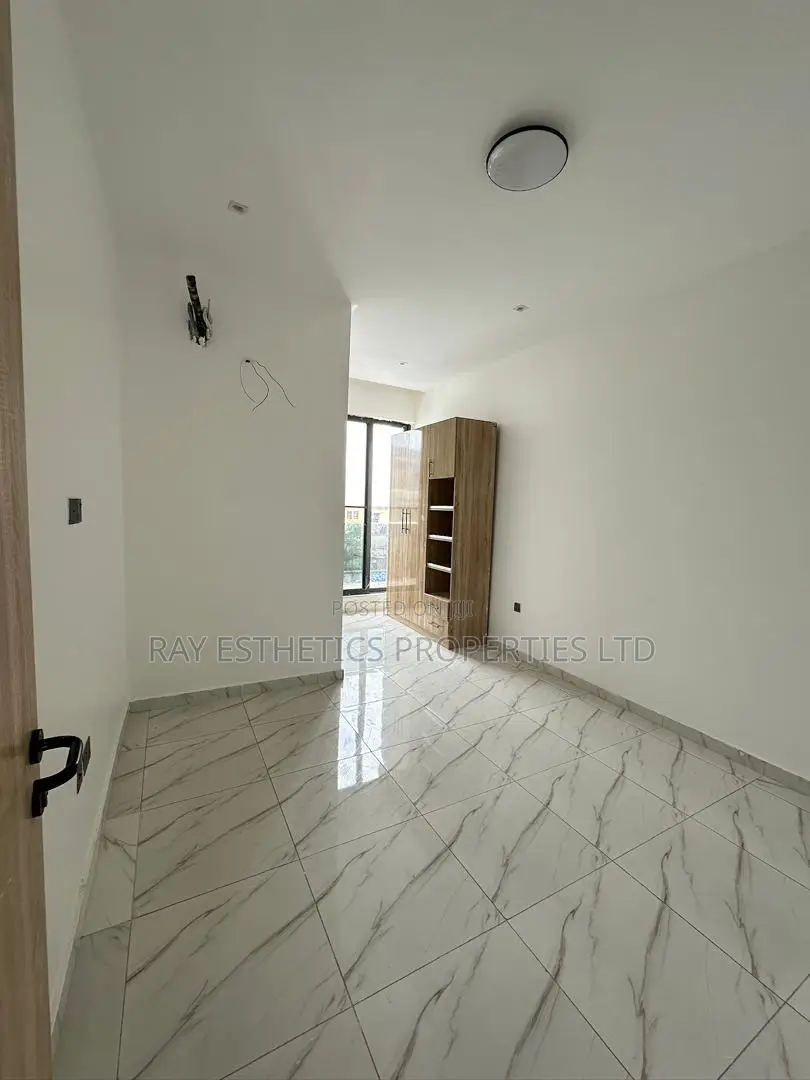 2bdrm Block of Flats in Alpha Beach Road, Igbo-efon for sale in Igbo-efon
