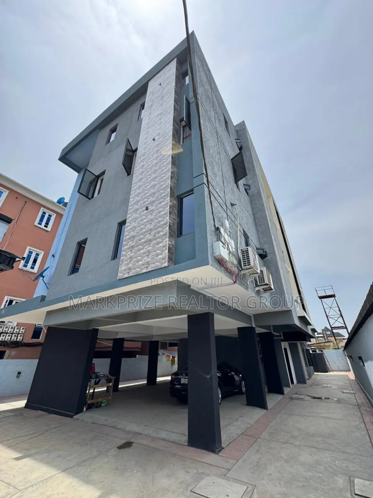 2bdrm Apartment in Surulere Lagos for sale in Papa Ajao / Surulere
