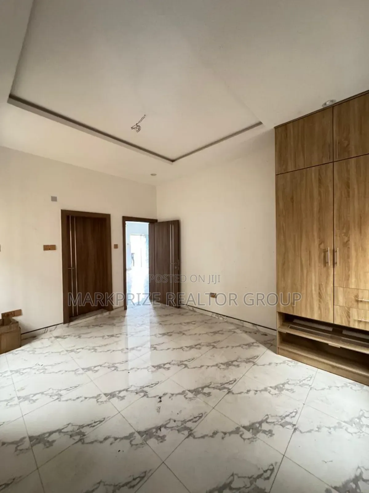 2bdrm Apartment in Surulere Lagos for sale in Papa Ajao / Surulere