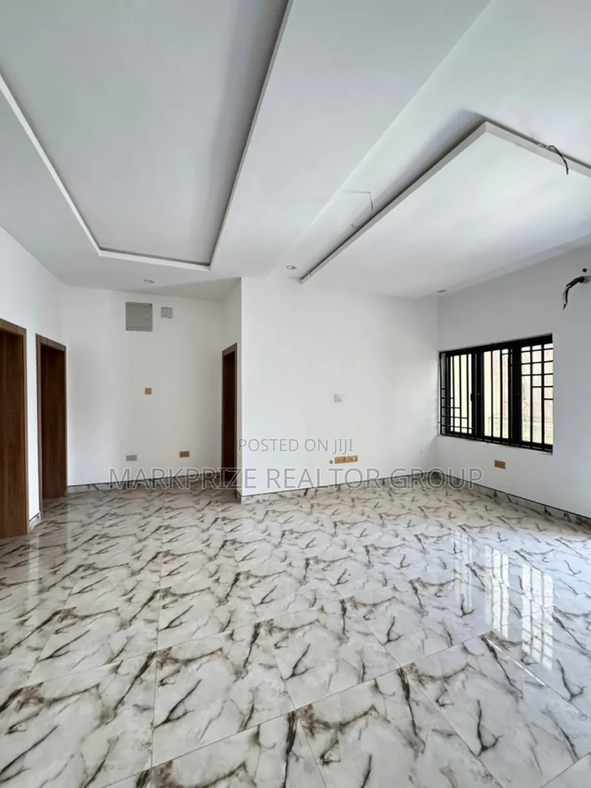 2bdrm Apartment in Surulere Lagos for sale in Papa Ajao / Surulere