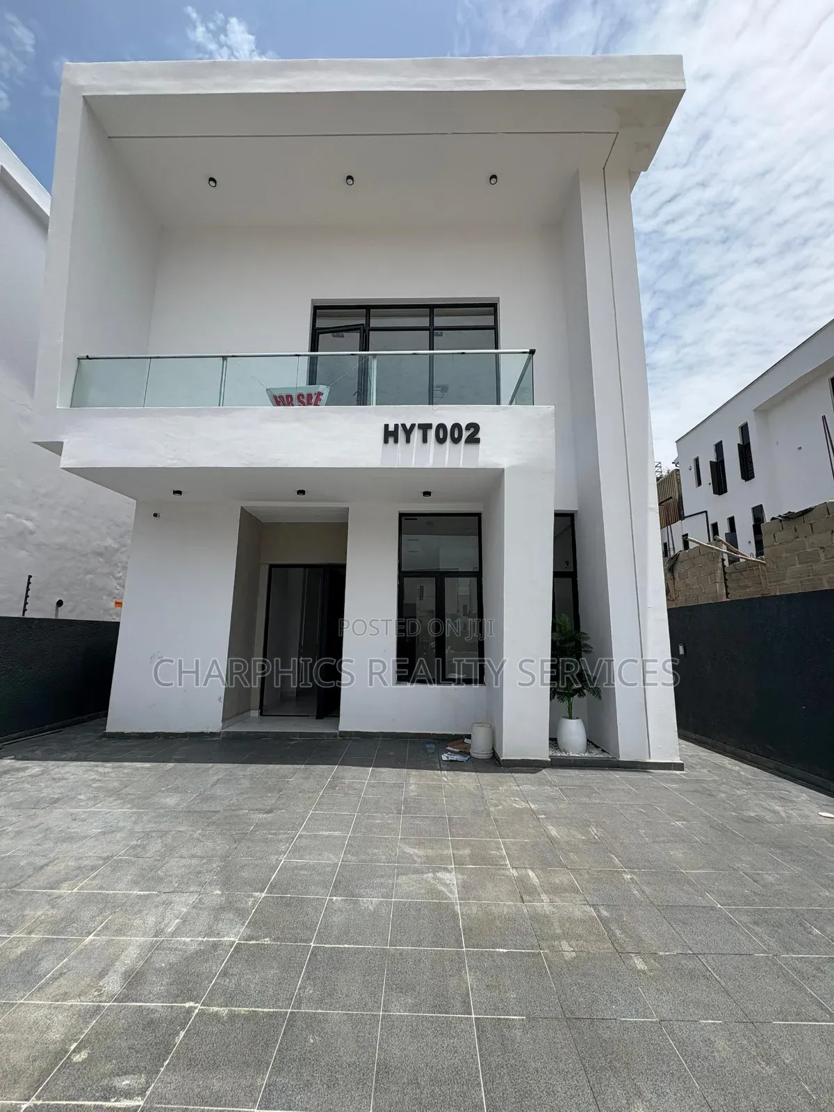 5bdrm Duplex in Chevron for sale in Chevron