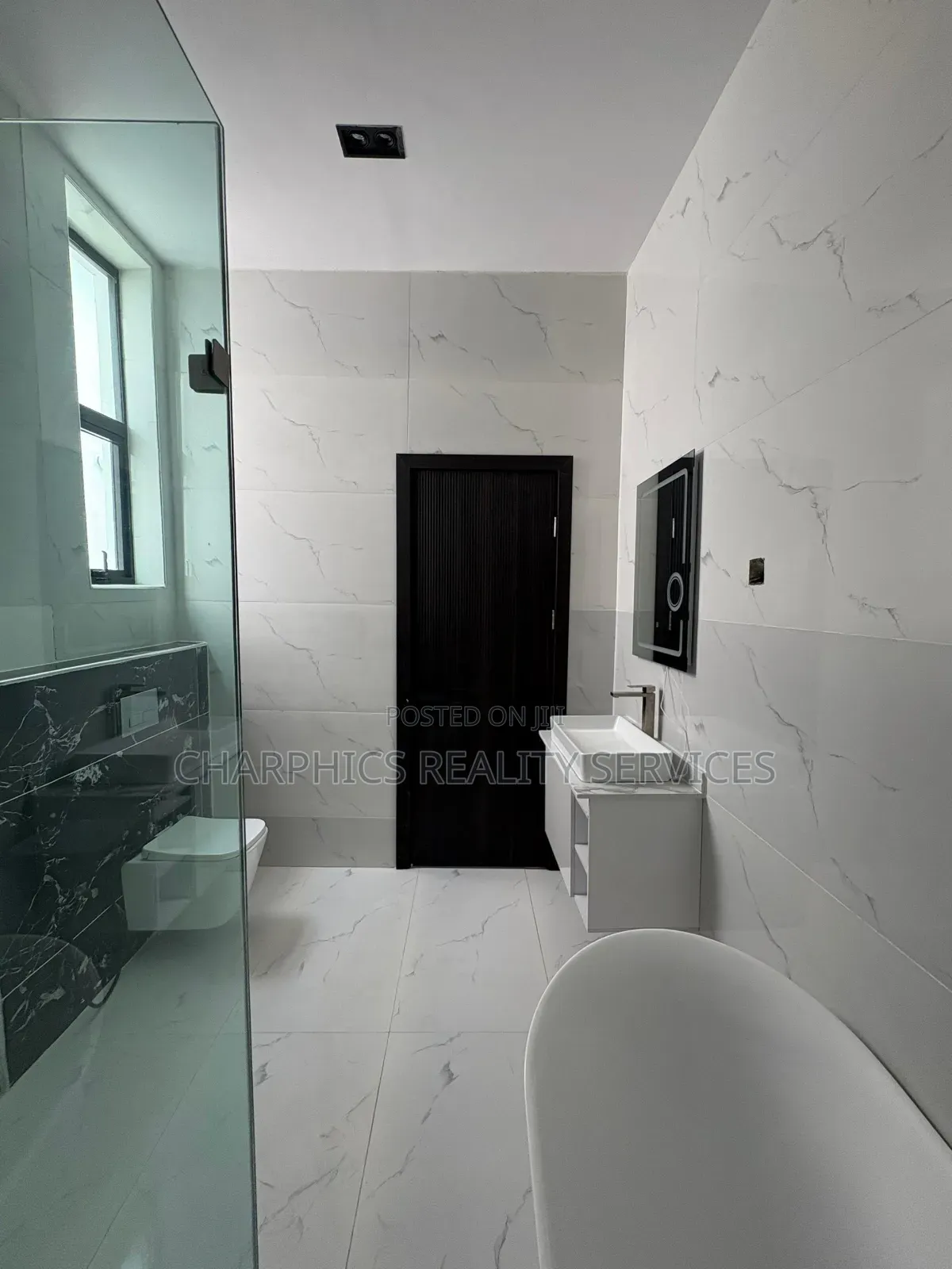 5bdrm Duplex in Chevron for sale in Chevron
