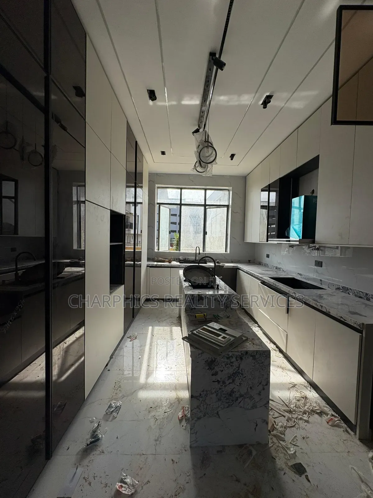 5bdrm Duplex in Lekki Phase 1 for sale in Lekki Phase 1