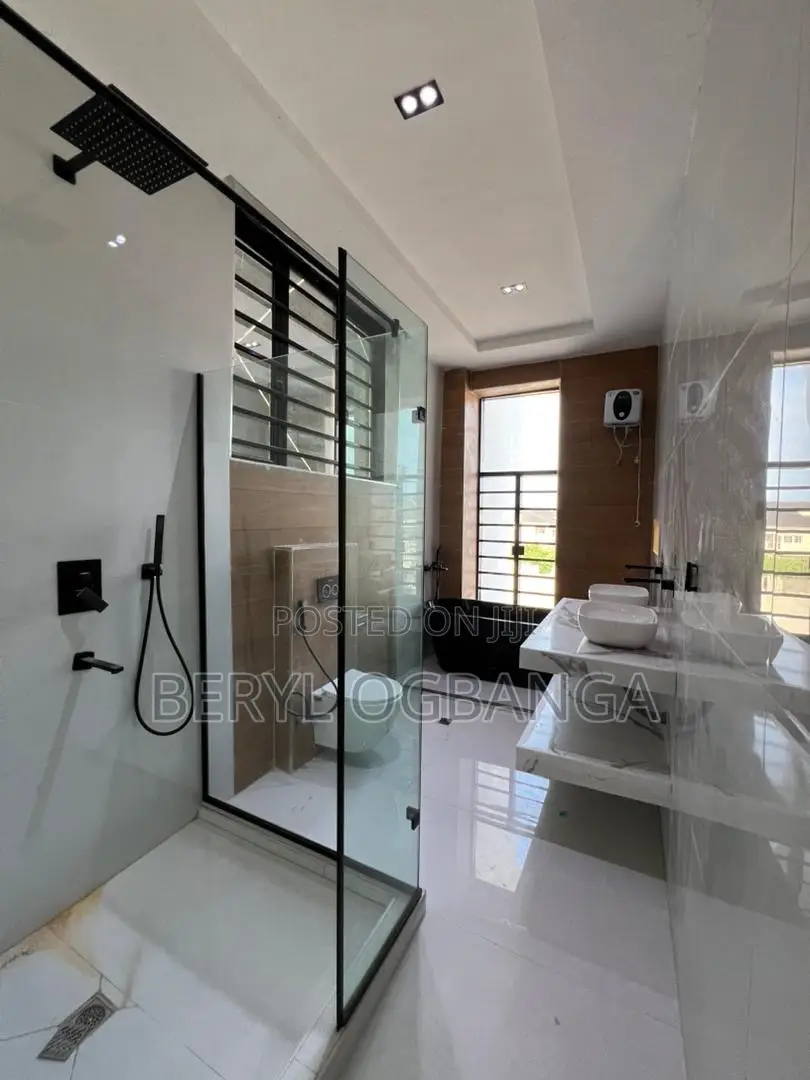 4bdrm Duplex in Ikota for sale in Ikota