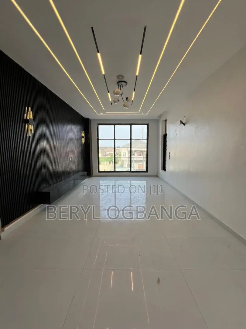 4bdrm Duplex in Ikota for sale in Ikota