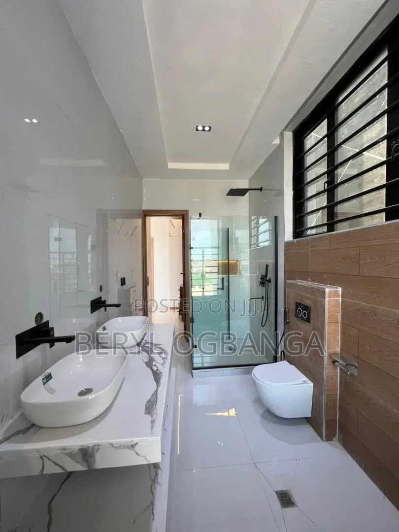 Furnished 2bdrm Apartment in Ahmadu Bello Way for sale in Ahmadu Bello Way