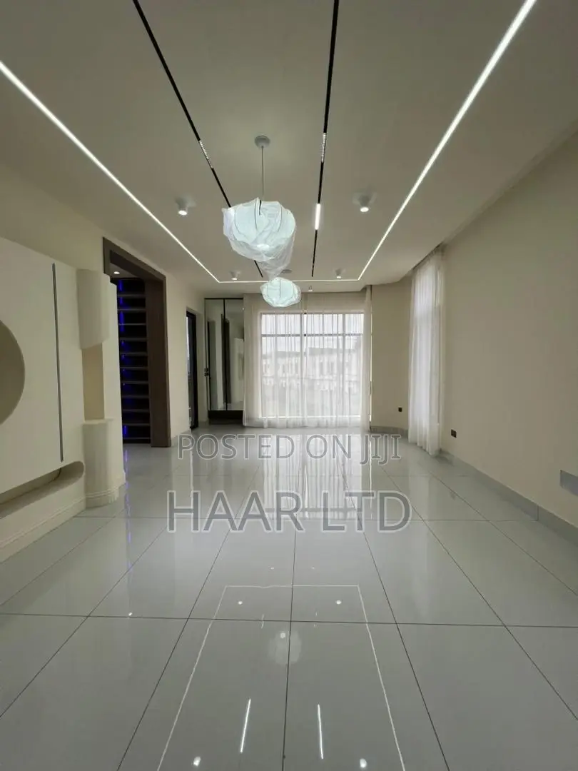 5bdrm Duplex in Lekki Phase 2 for sale in Lekki Phase 2