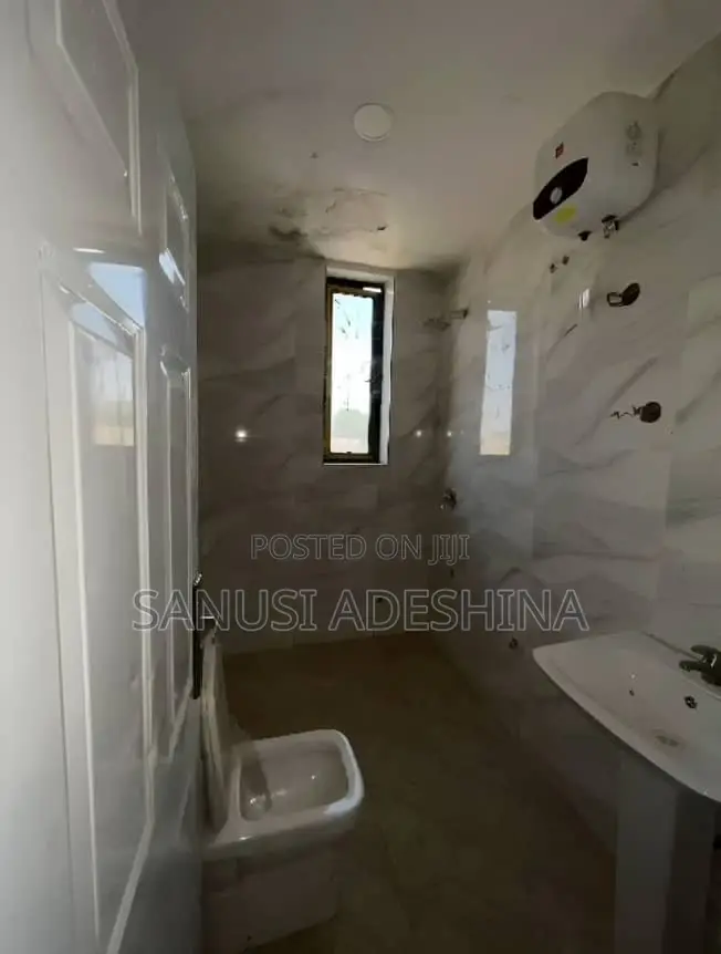 2bdrm Block of Flats in Wuse Zone 4 Fct for sale in Zone 4 / Wuse