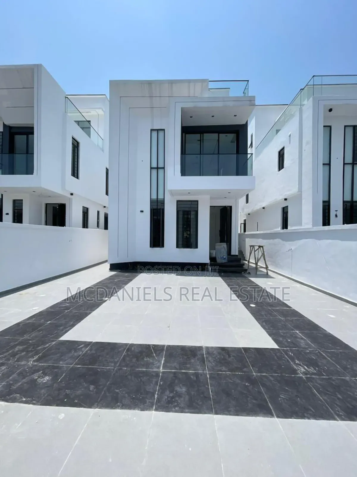 5bdrm Duplex in Lekki Phase 1 for sale in Lekki Phase 1