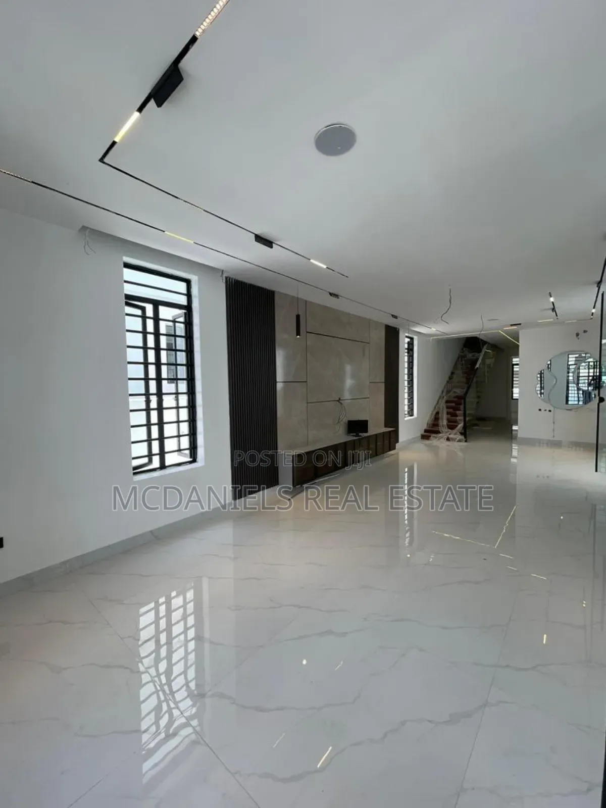 5bdrm Duplex in Lekki Phase 1 for sale in Lekki Phase 1