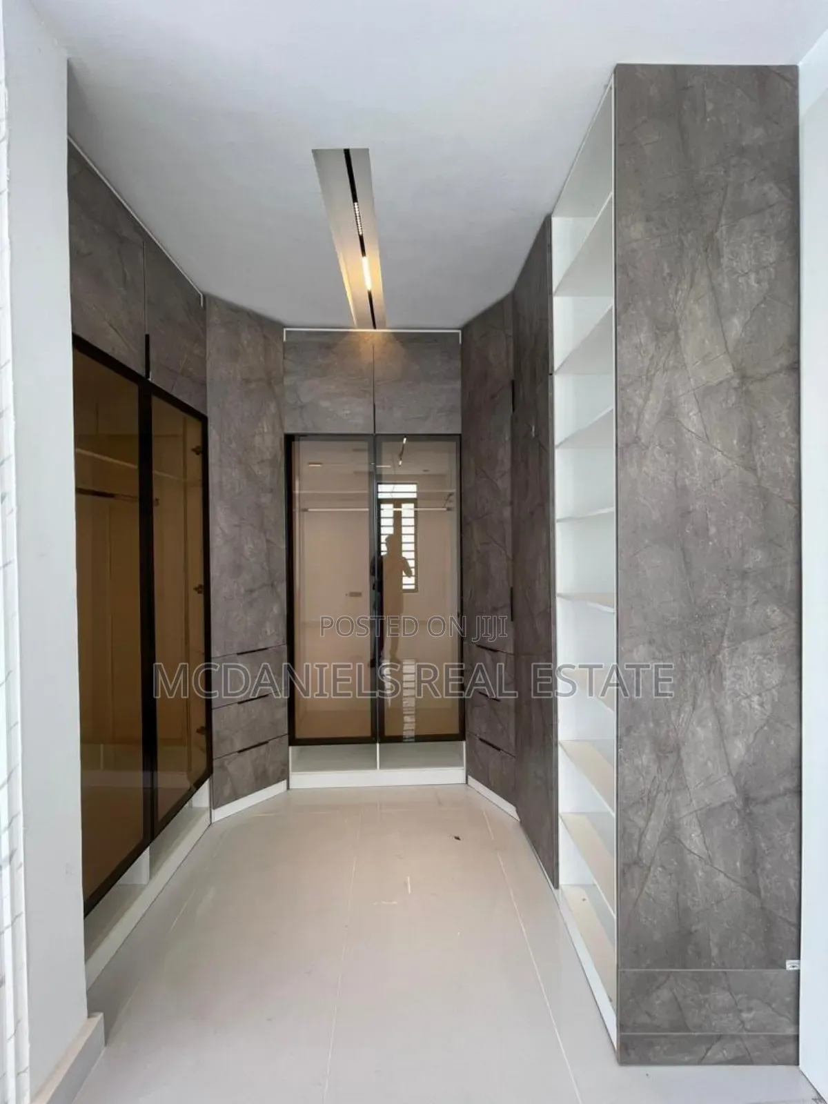 5bdrm Duplex in Lekki Phase 1 for sale in Lekki Phase 1
