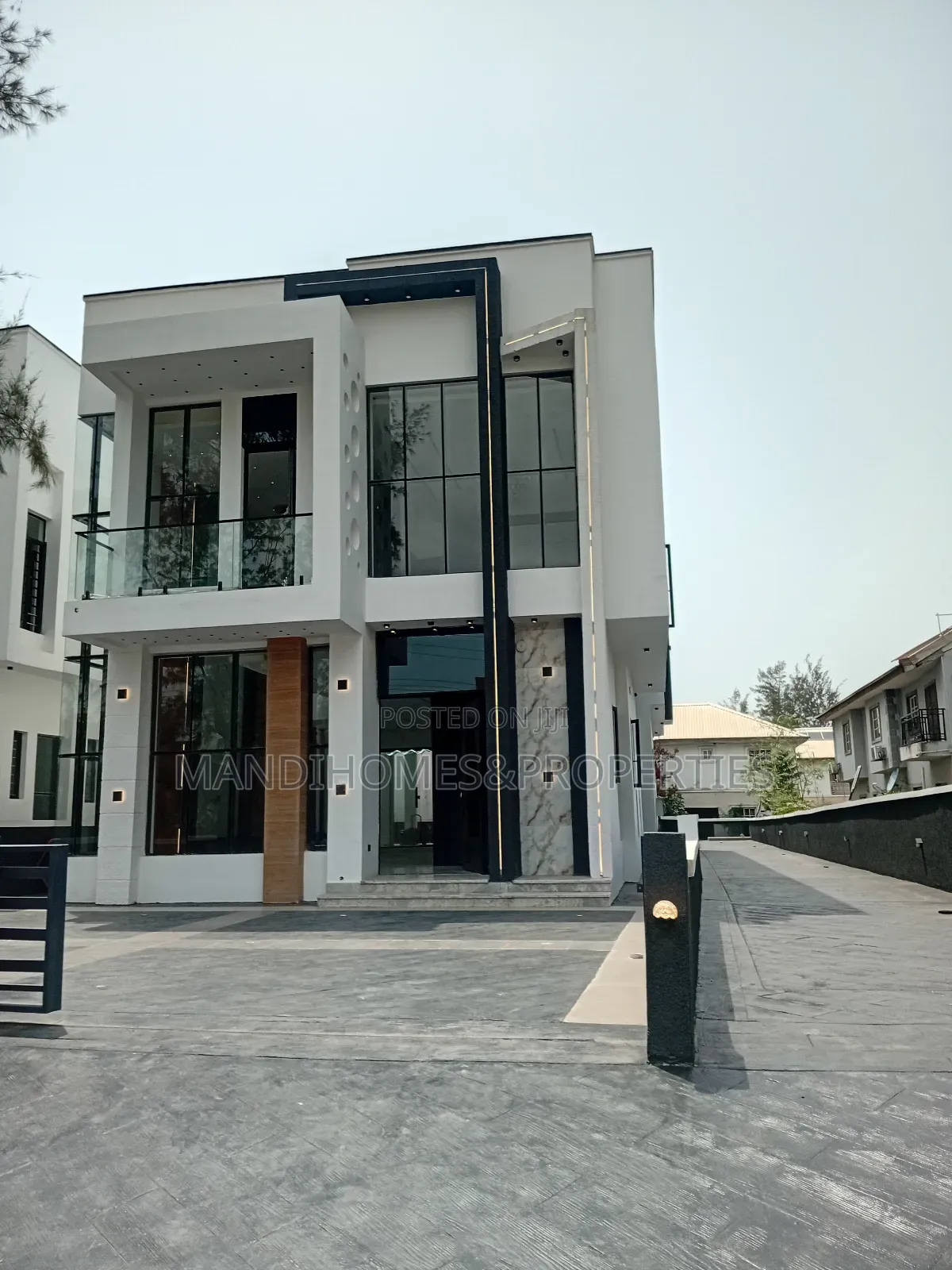 5bdrm Duplex in Ilaje / Lekki for sale in Ilaje / Lekki