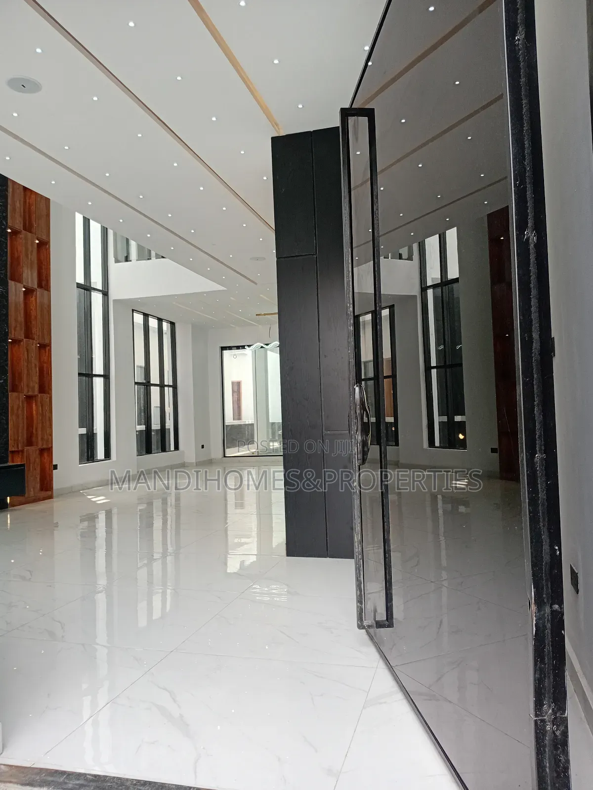 5bdrm Duplex in Ilaje / Lekki for sale in Ilaje / Lekki