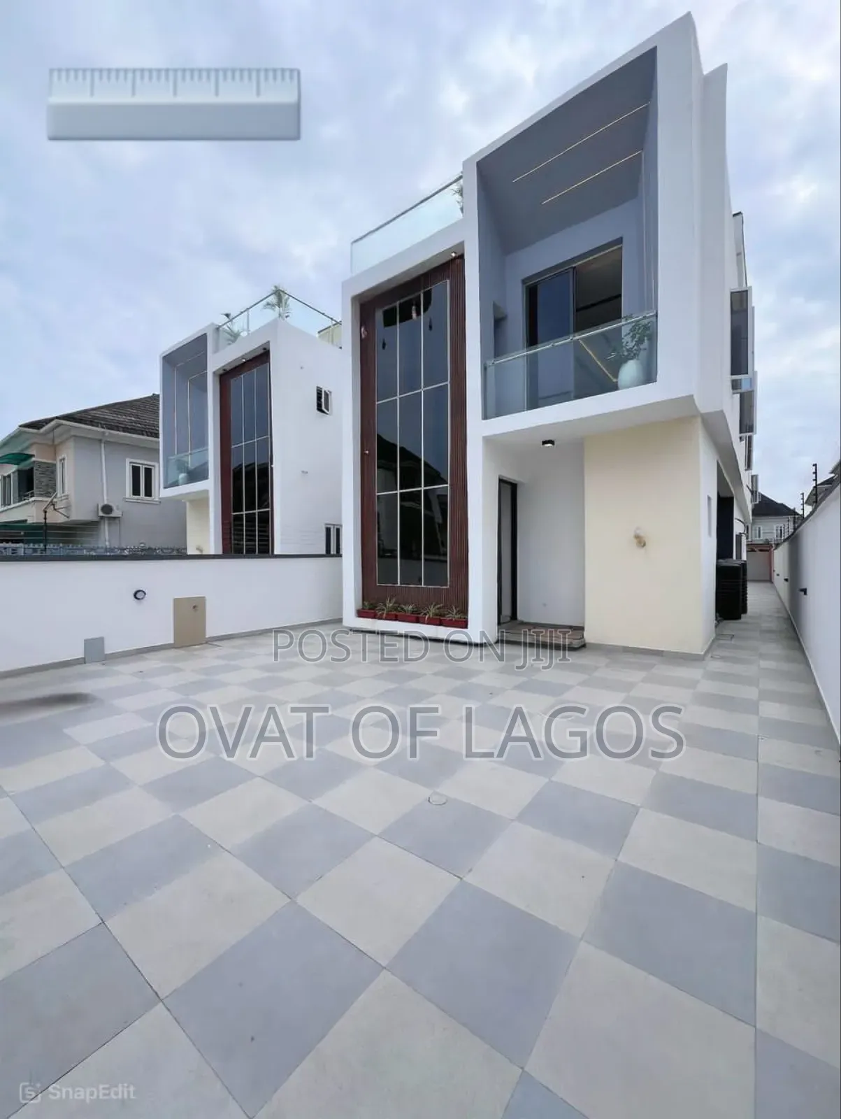 5bdrm Duplex in Chevron for sale in Chevron