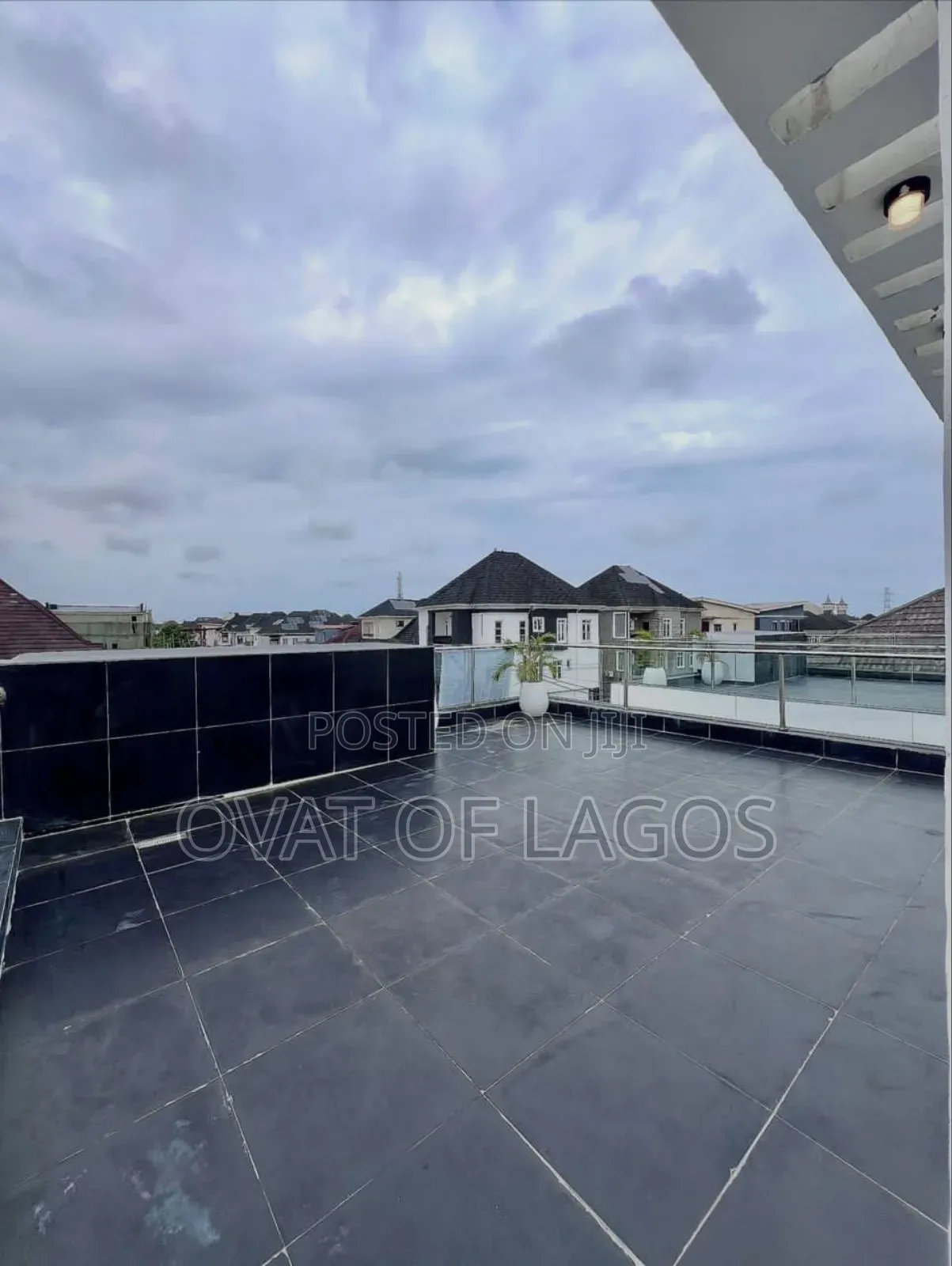 5bdrm Duplex in Chevron for sale in Chevron