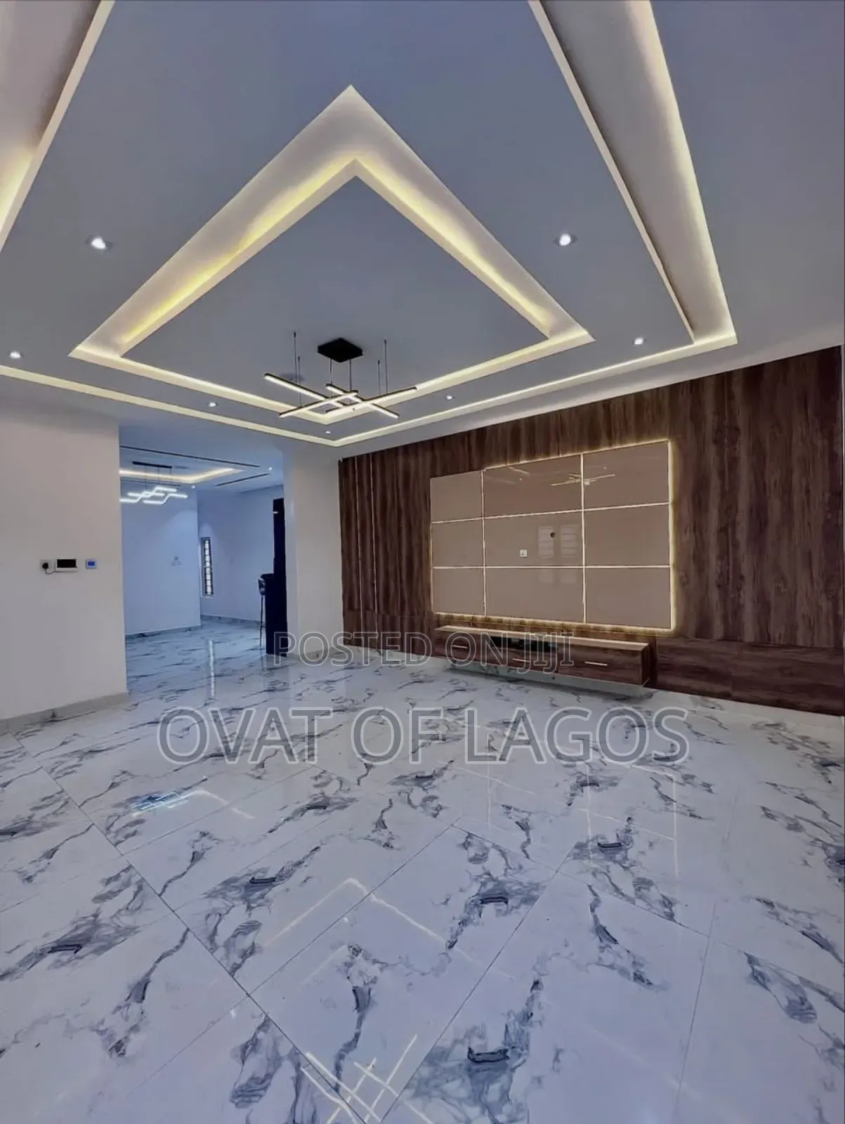 5bdrm Duplex in Chevron for sale in Chevron