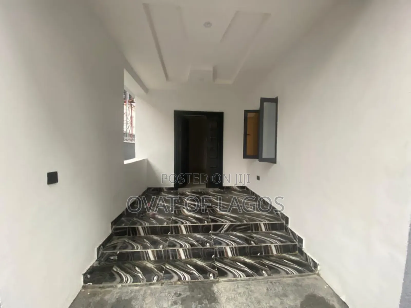 5bdrm Duplex in Chevron for rent in Chevron