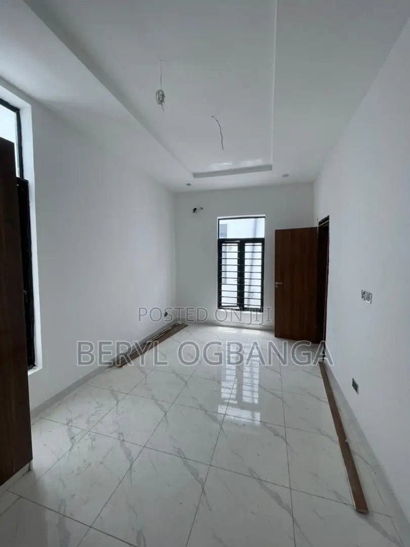4bdrm Duplex in Ikota for sale in Ikota
