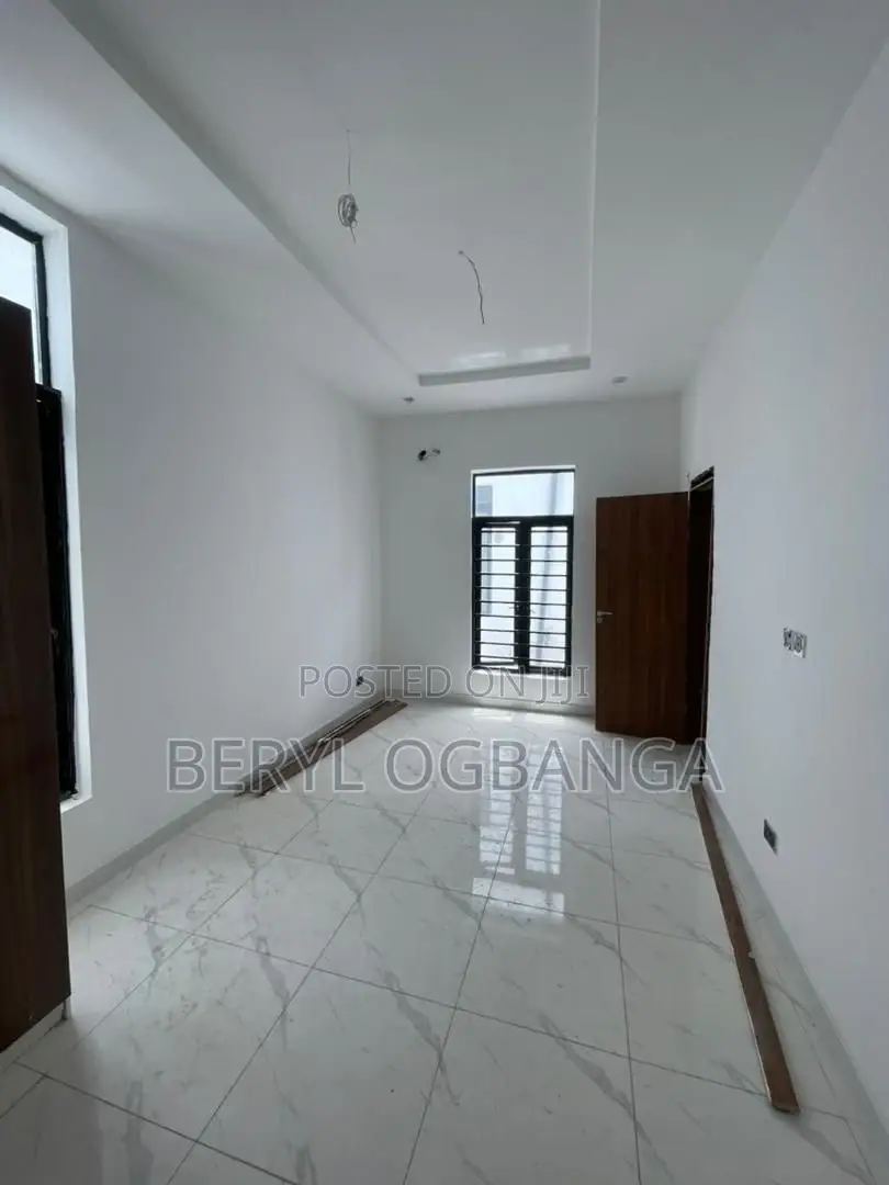 4bdrm Duplex in Ikota for sale in Ikota