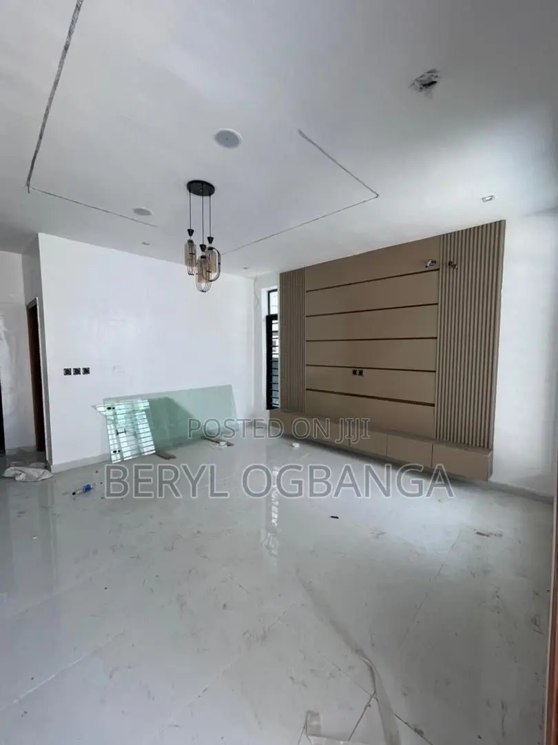4bdrm Duplex in Ikota for sale in Ikota