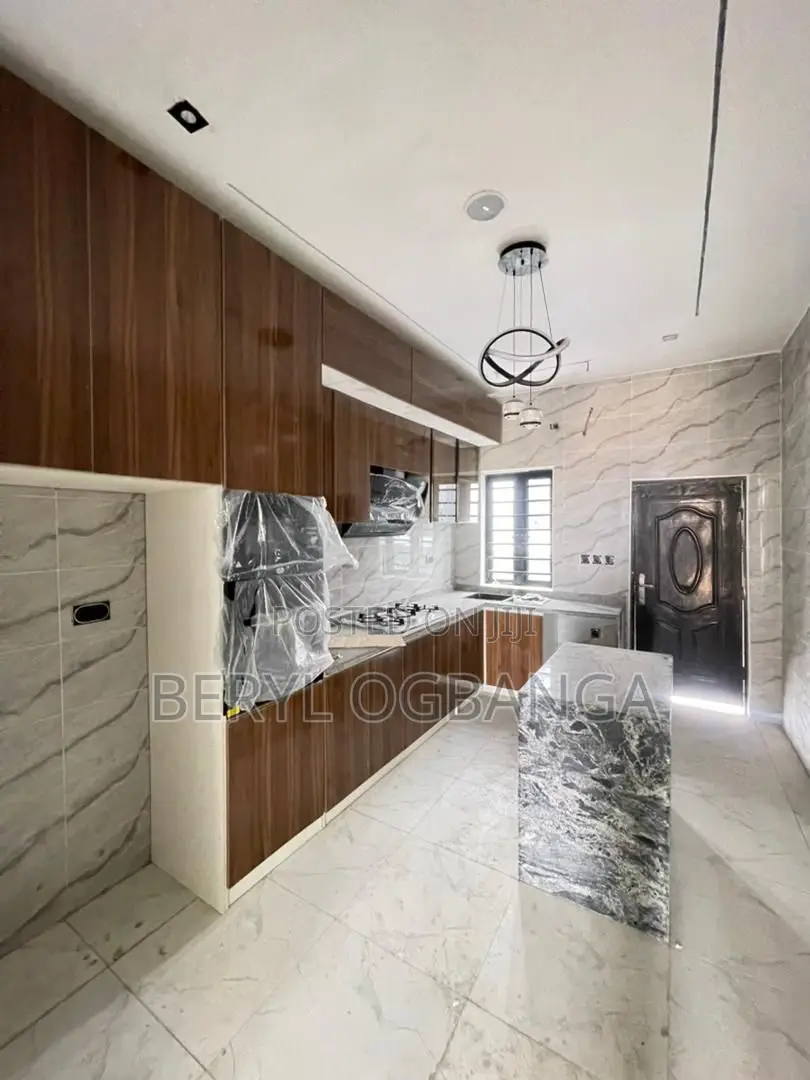 4bdrm Duplex in Ikota for sale in Ikota