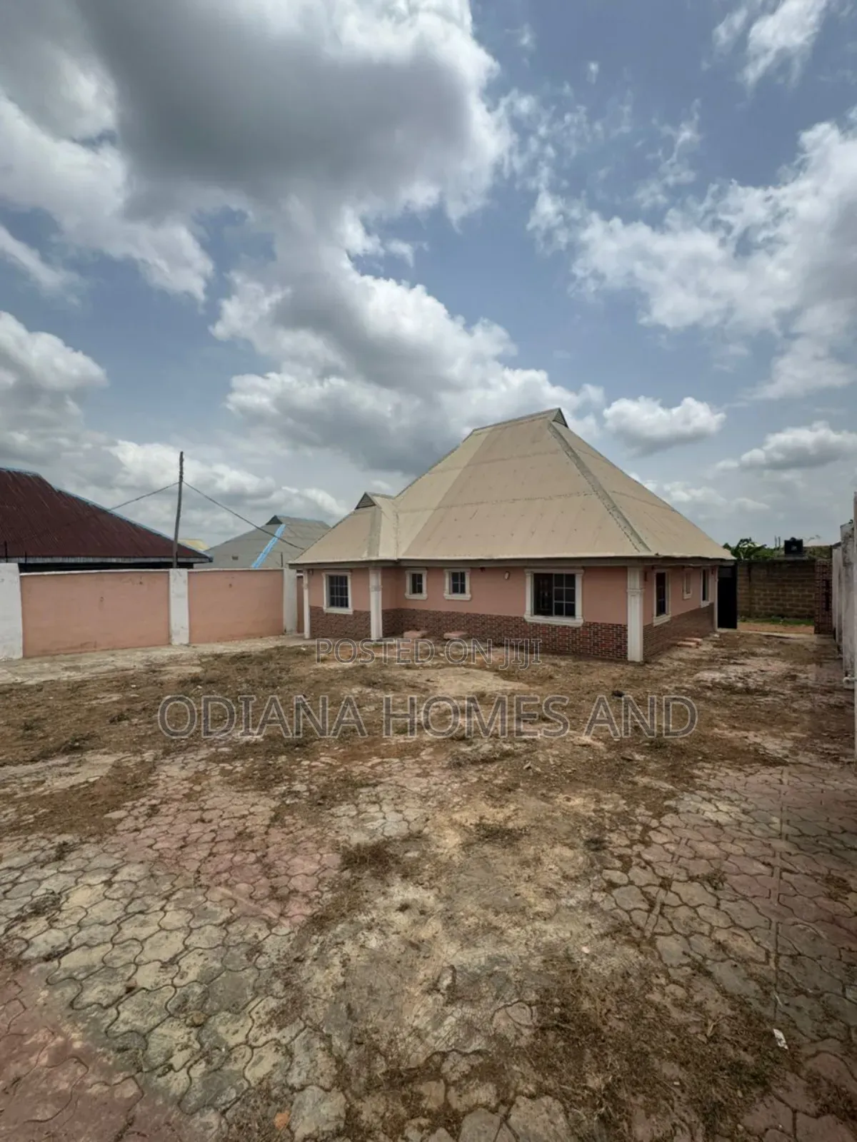 3bdrm Bungalow in Omi Adio, Ibadan for sale in Ibadan
