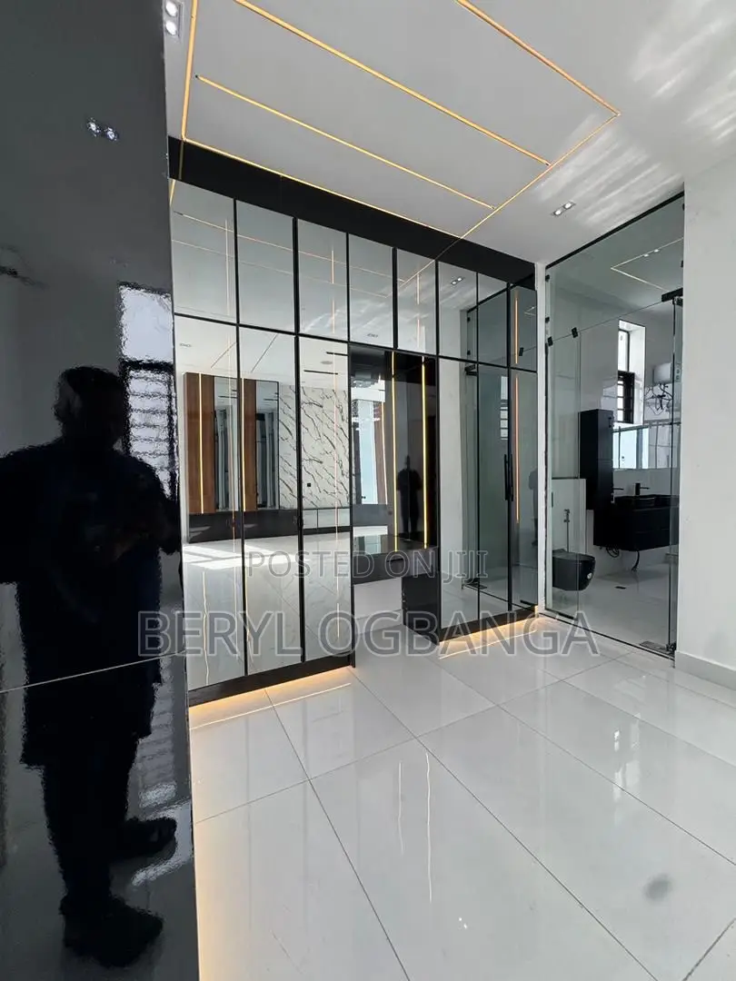 5bdrm Duplex in Lekki Phase 2 for sale in Lekki Phase 2