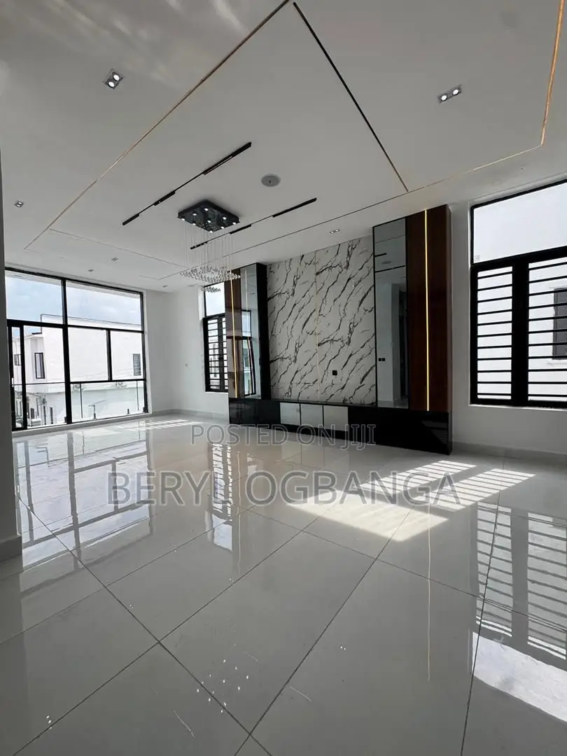5bdrm Duplex in Lekki Phase 2 for sale in Lekki Phase 2