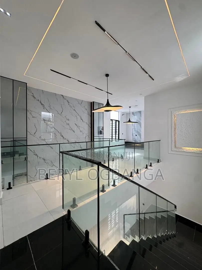 5bdrm Duplex in Lekki Phase 2 for sale in Lekki Phase 2