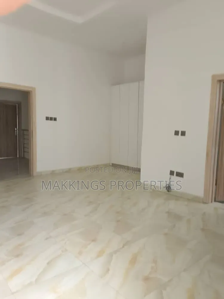 Distress Sale of 4 Bedroom Duplex for Sale in VGC / Ajah