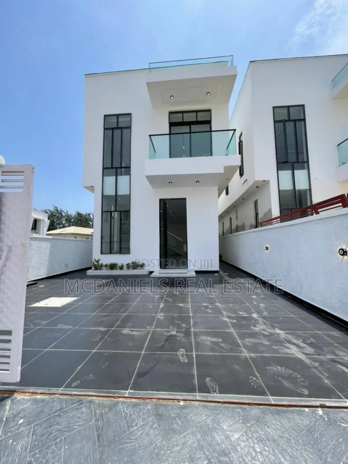 5bdrm Duplex in Ikota for sale in Ikota