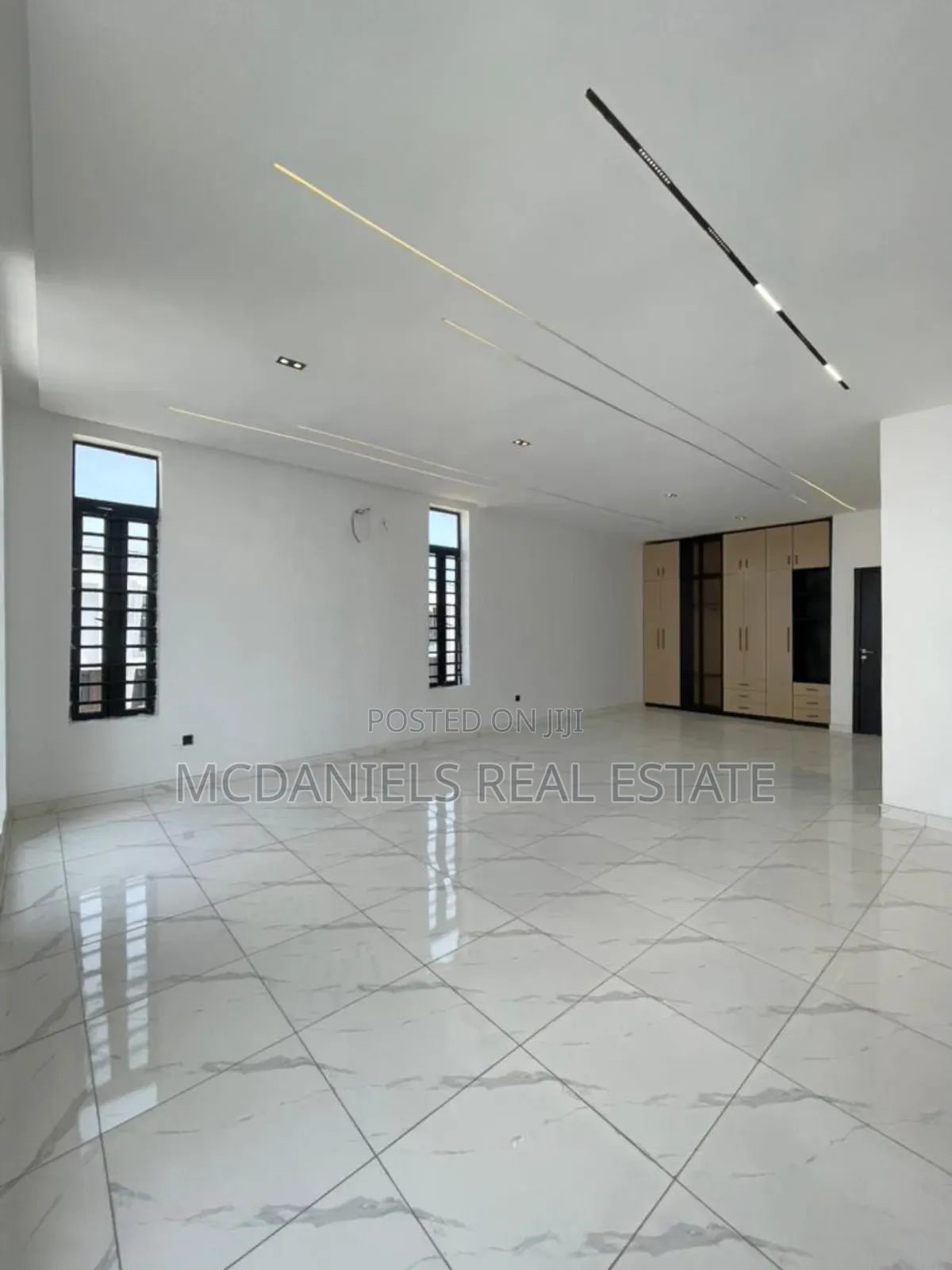 5bdrm Duplex in Ikota for sale in Ikota