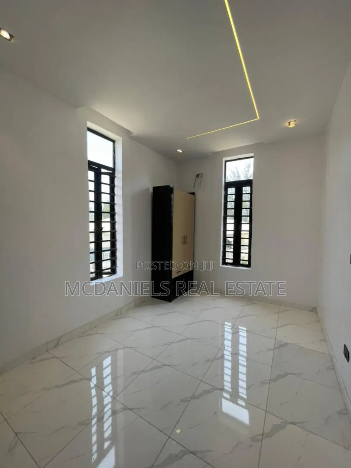5bdrm Duplex in Ikota for sale in Ikota