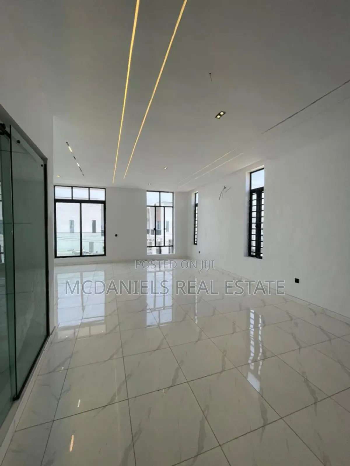 5bdrm Duplex in Ikota for sale in Ikota