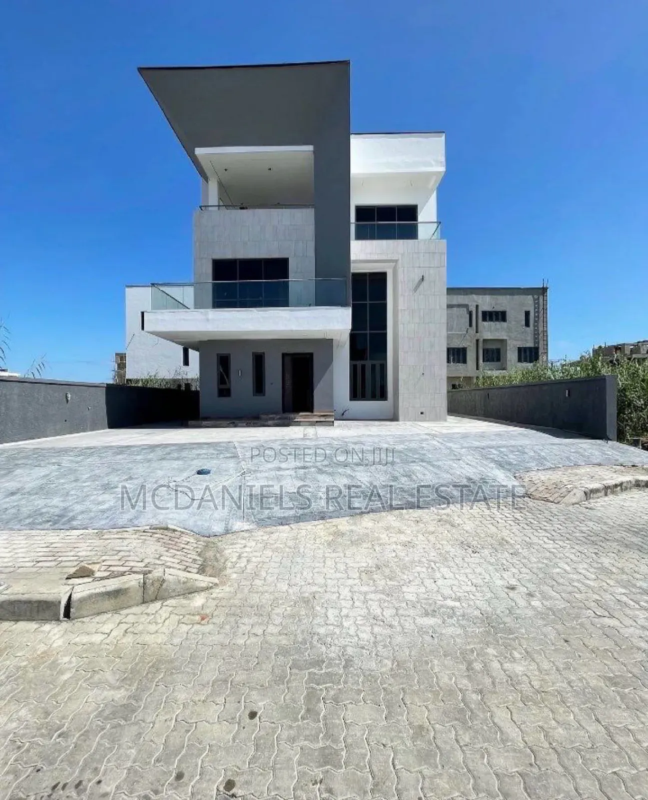 5bdrm Duplex in Ikate for sale in Ikate