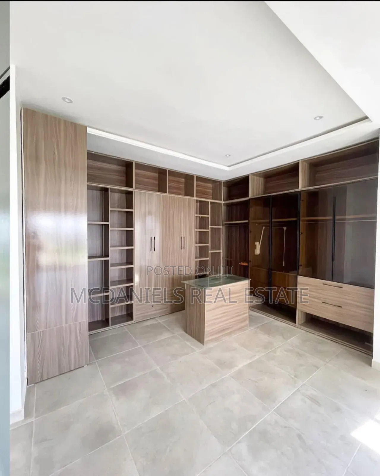 5bdrm Duplex in Ikate for sale in Ikate