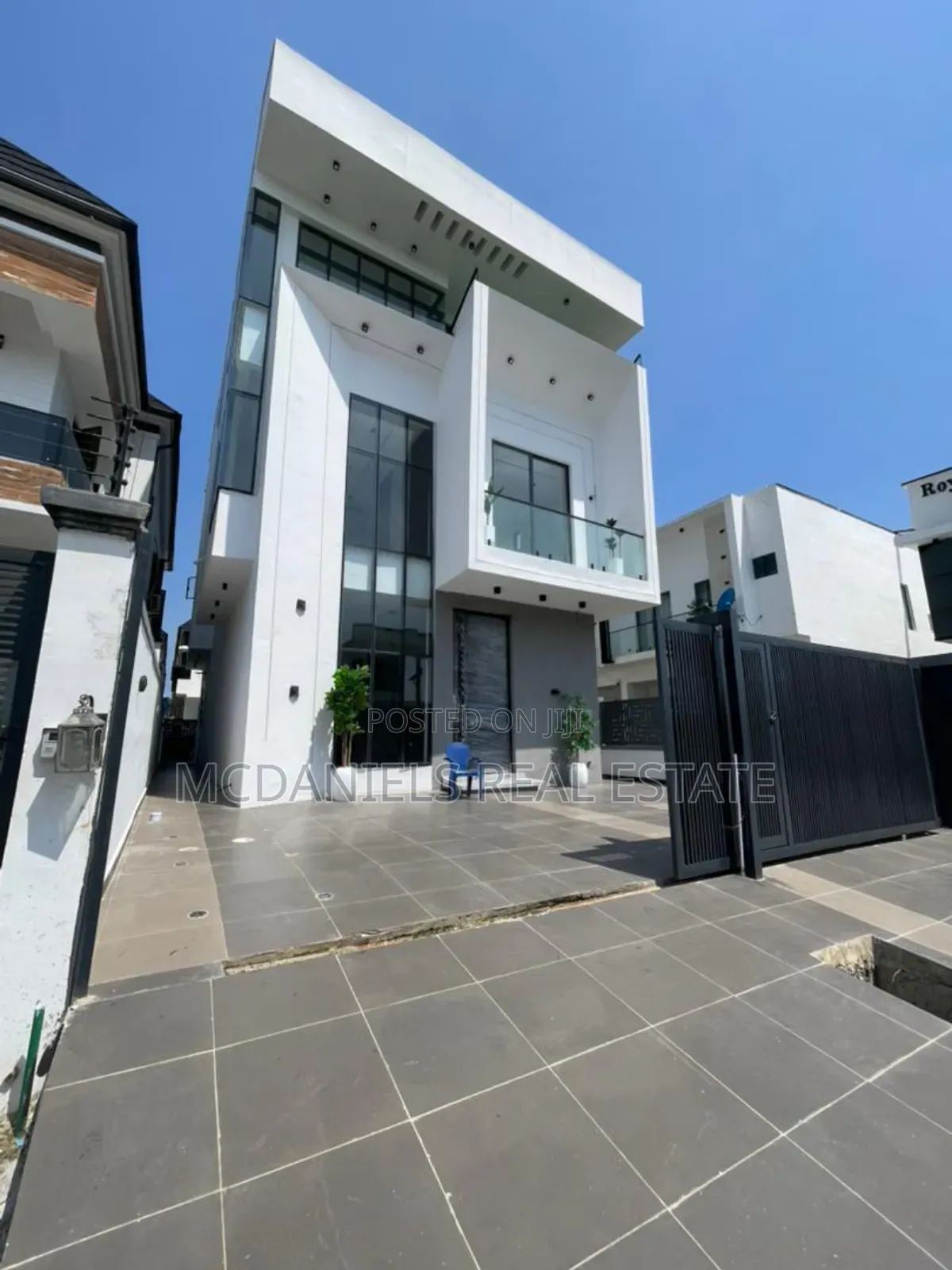 5bdrm Duplex in Ikota for sale in Ikota